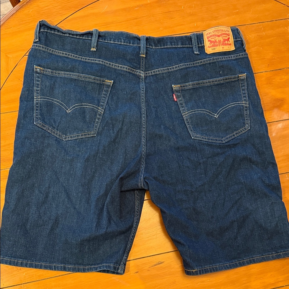 Levi's 569 Men's shorts blue with red tag 44 waist